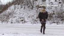 032072 Sam Pees In The Snowy Suburbs