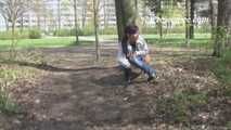 075001 Gypsy Jana Pees In A Vienna Park
