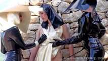 Video : Latex Nuns