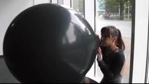 The huge balloon in public 2