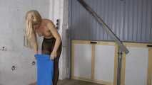 Sophie - Garage pee 2