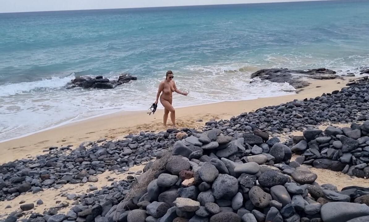 PEEPING TOM ALARM!!! Tourist films me naked at the beach! 