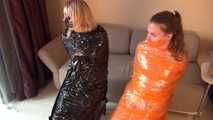 Sasha Swift & Christina Clark - Mädchen werden gefangen genommen, gefesselt, geknebelt und auf Stühle gewickelt (video)