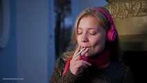 Cute girl Polina makes a stop to smoke a long 120 cork cigarette outside