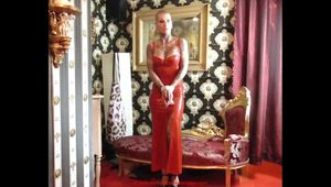 Miss Francine gefesselt in einem langen roten Latexkleid Making Off  Video Teil 2