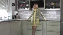 Miss Francine in yellow Schmuddelwedda raincoat (behind the scenes)