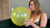sexy Blow2Pop preinflated yellow P18 in bra