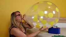balloon overinflating with the pump and Blow2Pop clear U16 yellow polka dot