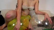 Pinpop (Nadel) zweier Traubenballons im Bikini