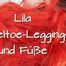 Lila Cameltoe-Leggings und Füße