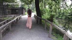 078085 Rachel Evans Takes A Really Daring Pee In The Zoo