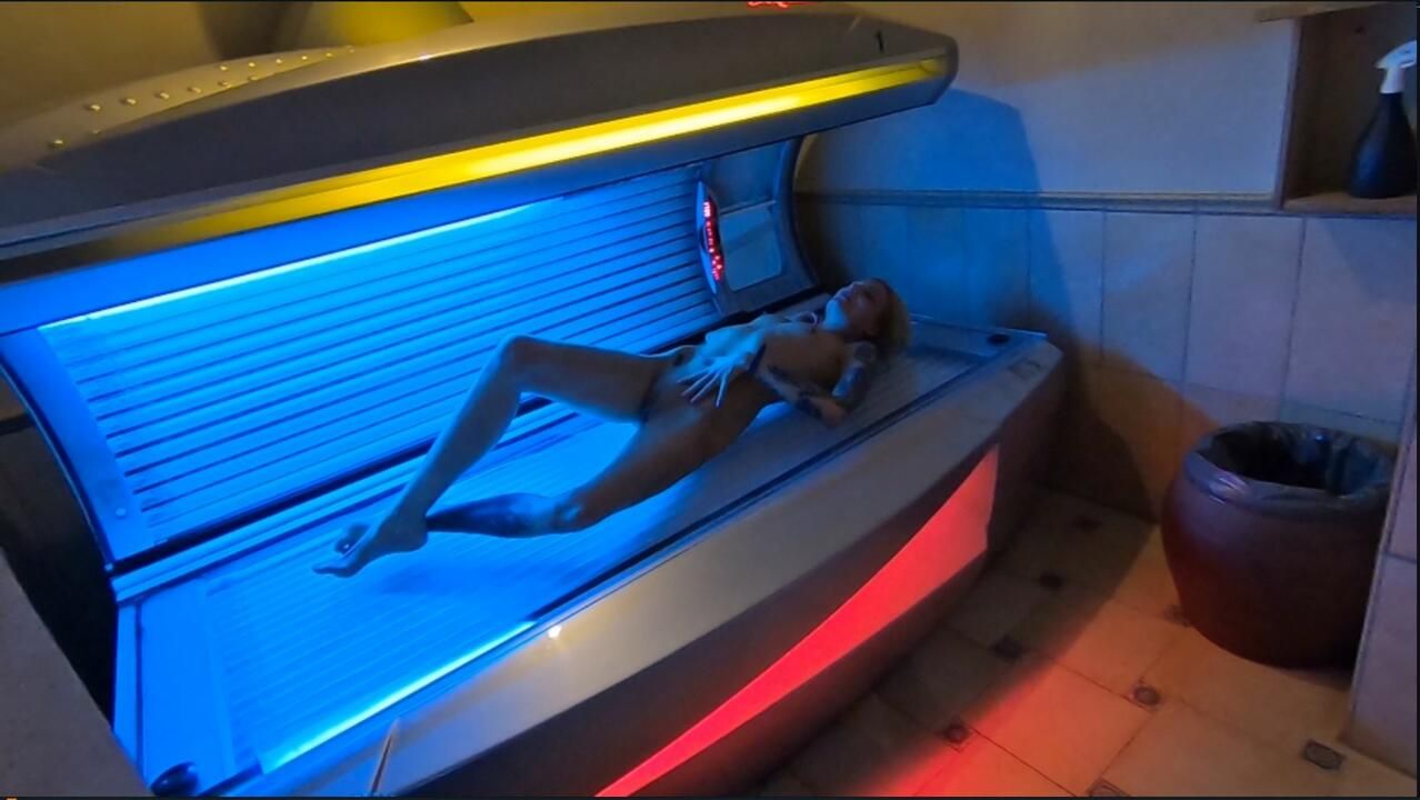 Geile Bitch im Solarium Ao gefickt