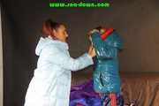see Ronja and Stella wearing a lot of different downjackets and coats at the same time!