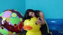 100 Jasmin and her huge rubber duck