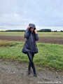 Miss Amira in blauer Hunter Regenjacke und Lackleggins