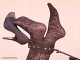 Marvita - Brünette Strümpfe trägt ihre Sprenkelstange für sexy Hogtie