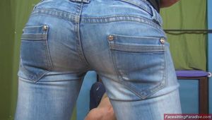 Kim's sensual jeans-ass-face-rubbing