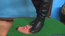 Daliah's overknee boots faceflattening