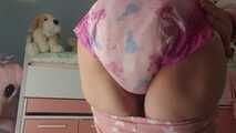 Video: taking off my pink diaper and showing you how soaked it is