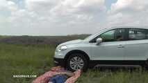 Lady Dolly drives a S-Cross on his servant