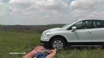 Lady Dolly drives a S-Cross on his servant