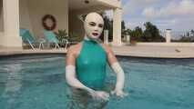 Asianrubberdoll in pool