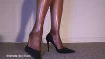 Weak for my Ebony feet in heels