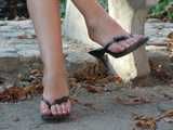 toe post heels