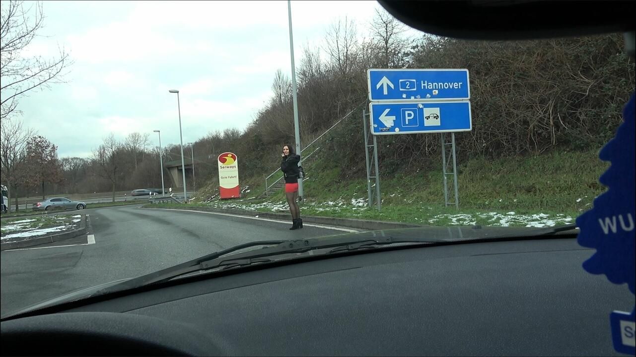 Parkplatzluder ohne Gummi gefickt und besamt