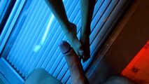 POV-FOOTJOB | MÄDCHEN ALLEINE IM SOLARIUM