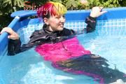 Mara wearing a supersexy 3/4 adidas pants and a supershiny pink/black rain jacket while sun bathing and go swimming in the pool (Pics)