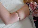 Tight small rings around Janes soft upper arms