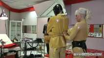 Madame Gillette und Lady Ashley -  PeeDolly sperm extraction