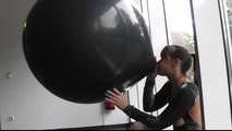 The huge balloon in public 2