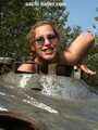Nathalie posiert auf einem Hotchkiss Schützenpanzer