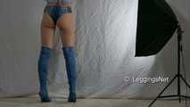 Po in Jeans-Hot-Pants