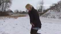 032072 Sam Pees In The Snowy Suburbs